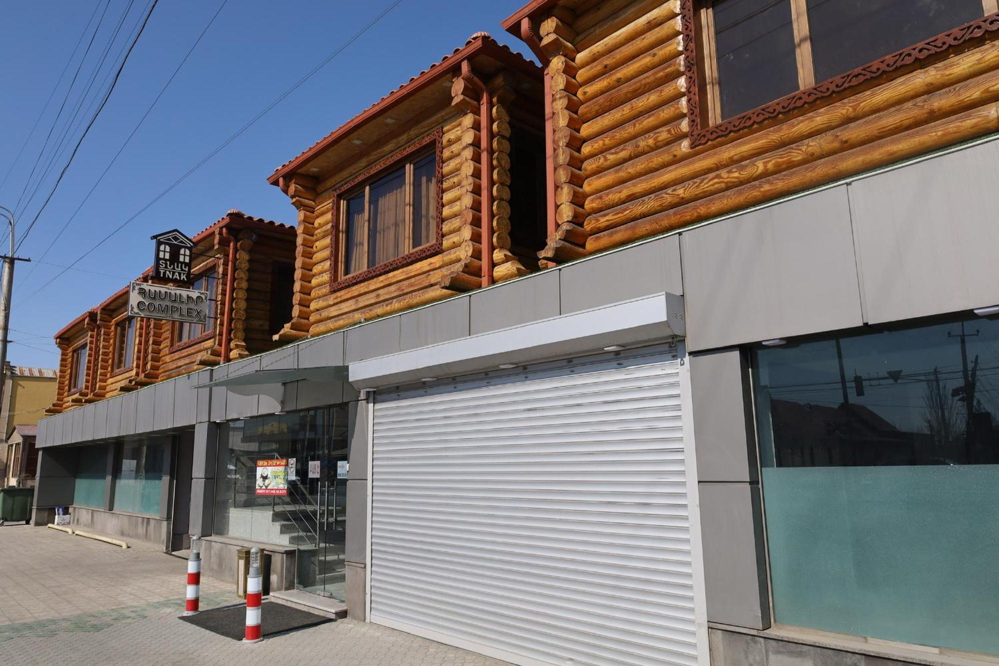 Tnak Hotel Jerevan Eksteriør bilde